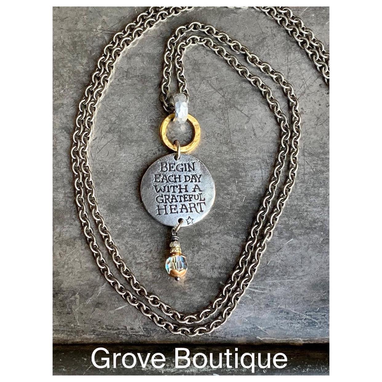 love.vintage Grateful Heart Long Chain Necklace