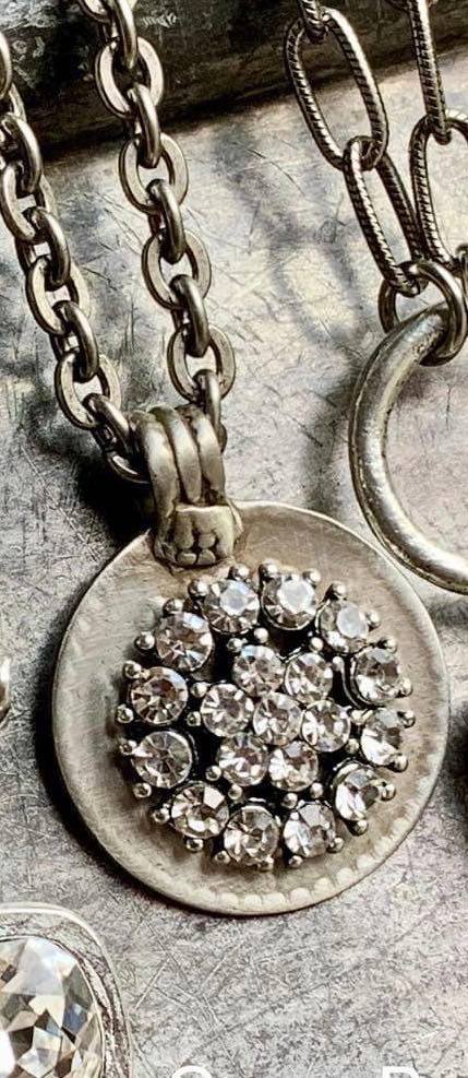 love.vintage Rhinestone Cluster Short Chain Necklace