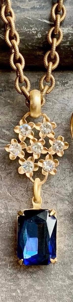 love.vintage Gold Rhinestone Flower Blue Jewel Necklace