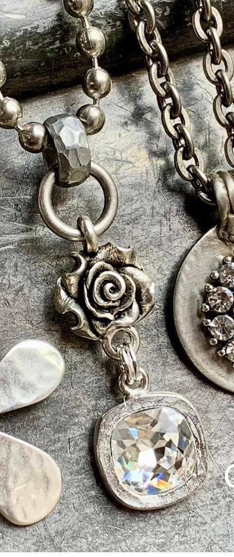 love.vintage flower Jewel Silver Necklace